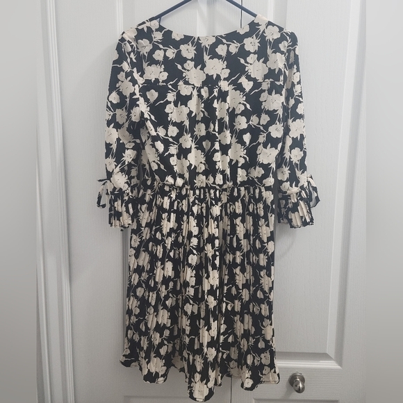 NWT Smak Parlour Lead Like A Girl Fit & Flare V-Neck Pleated Dress - Picture 6 of 15